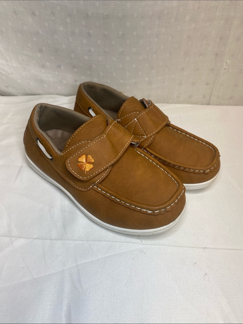 Lucky Brand Tan Kids Hook-and-Loop Boat Moccasins with Clover Stitch Size 4